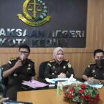 Dua Tersangka Korupsi BPNT Kota Kediri Dilimpahkan Pengadilan Tipikor Surabaya