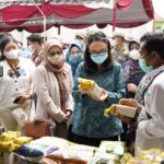 Sediakan 20.000 Liter Migor, Mbak Cicha Pastikan Kualitas Produk di Pasar Murah Mangunrejo Kediri