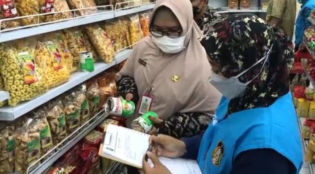 Razia Mamin di Blitar, Petugas Temukan Barang Kadaluarsa