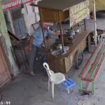 Pencuri Embat Tas di Rombong Angkringan Mojokerto, Ulahnya Terekam CCTV