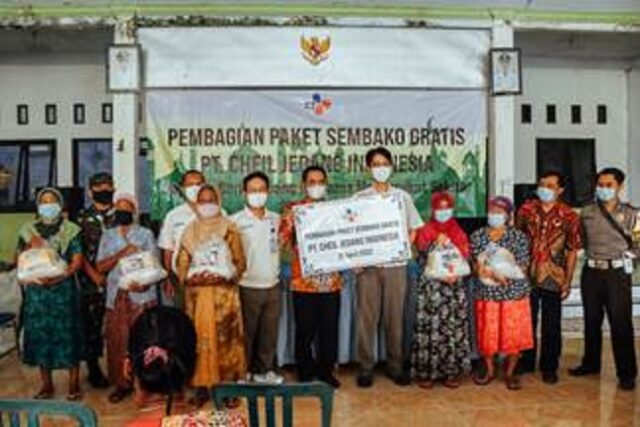 Bersama Wabup Jombang, PT CJI Ploso Bagikan 4.100 Paket Sembako Ramadan
