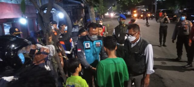 Satpol PP dan Jajaran TNI/ Polri di Surabaya, Amankan Petasan Kaleng Spirtus