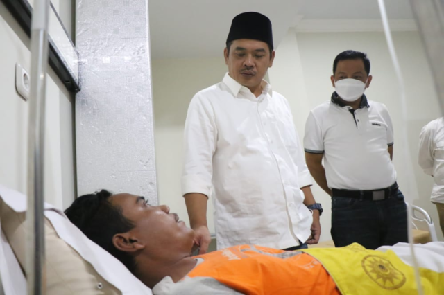 Wabup Jombang Sumrambah Kunjungi Warga Sumobito Korban Keracunan