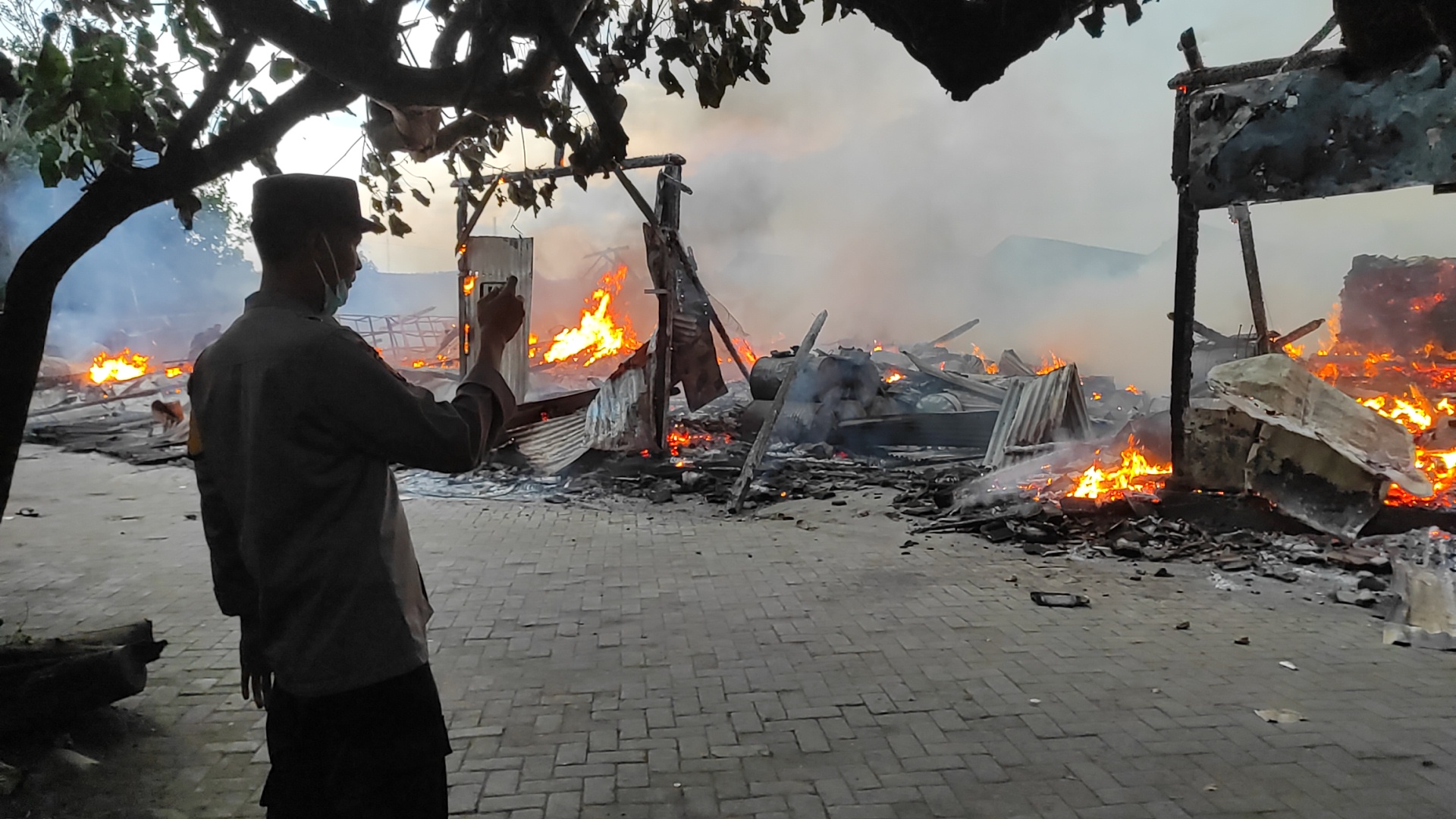 Puluhan Kios di Pasar Ngadiluwih Kediri Terbakar, Diduga Akibat Korsleting Listrik