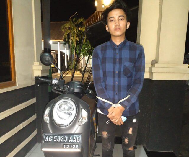Tepergok Mencuri Sepeda Motor Tukang Parkir, Pemuda Jarak Kota Kediri Diborgol