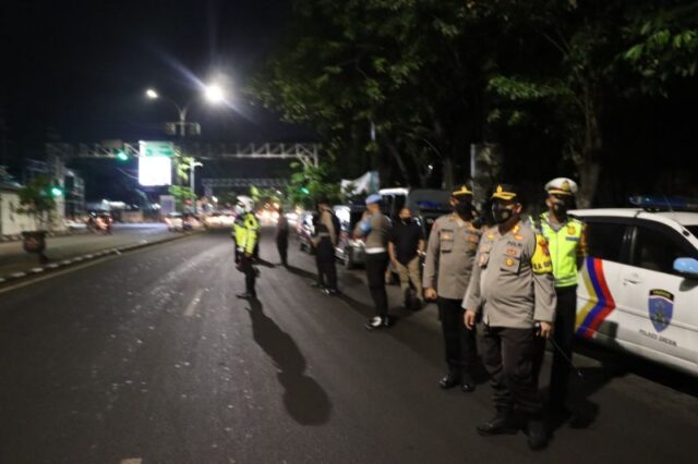 Gresik KLB PMK, Polisi Lakukan Penyekatan Angkutan Ternak