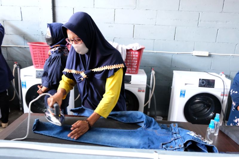 106 Tenaga Kerja MBR Terserap di Rumah Padat Karya Prapen Surabaya
