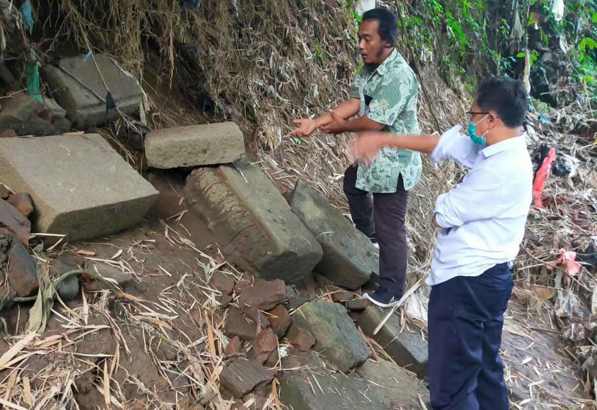 Belasan Batu Andesit Ditemukan di Jombang, Diduga Bagian Bangunan Candi