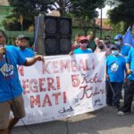 Tuntut Bangun Kembali SMA 5 Kota Kediri, Ratusan Warga Geruduk Gedung DPRD