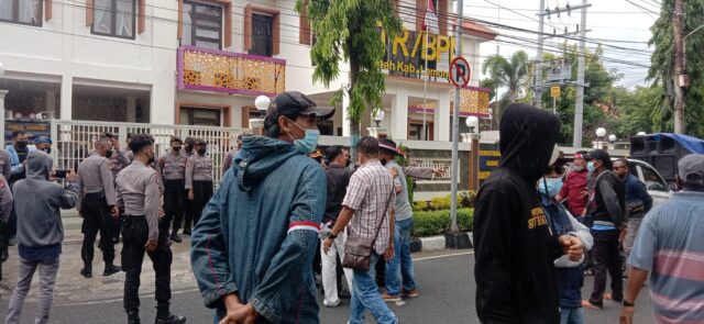 Warga Lamongan Demo BPN, Sertifikat Sudah Jadi Belum Dipasang Patok Tanah