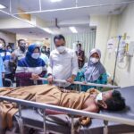 Bersama Wali Kota, Ketua Komisi D DPRD Surabaya Jenguk Anak Korban Prosotan Ambrol