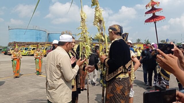 Begini Prosesi ‘Manten Tebu’ yang Tandai Awal Giling Pabrik Gula RMI Blitar