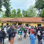 Ratusan Anggota Peguruan Silat Pagar Nusa Konvoi dan Geruduk Mapolsek Mojoagung Jombang