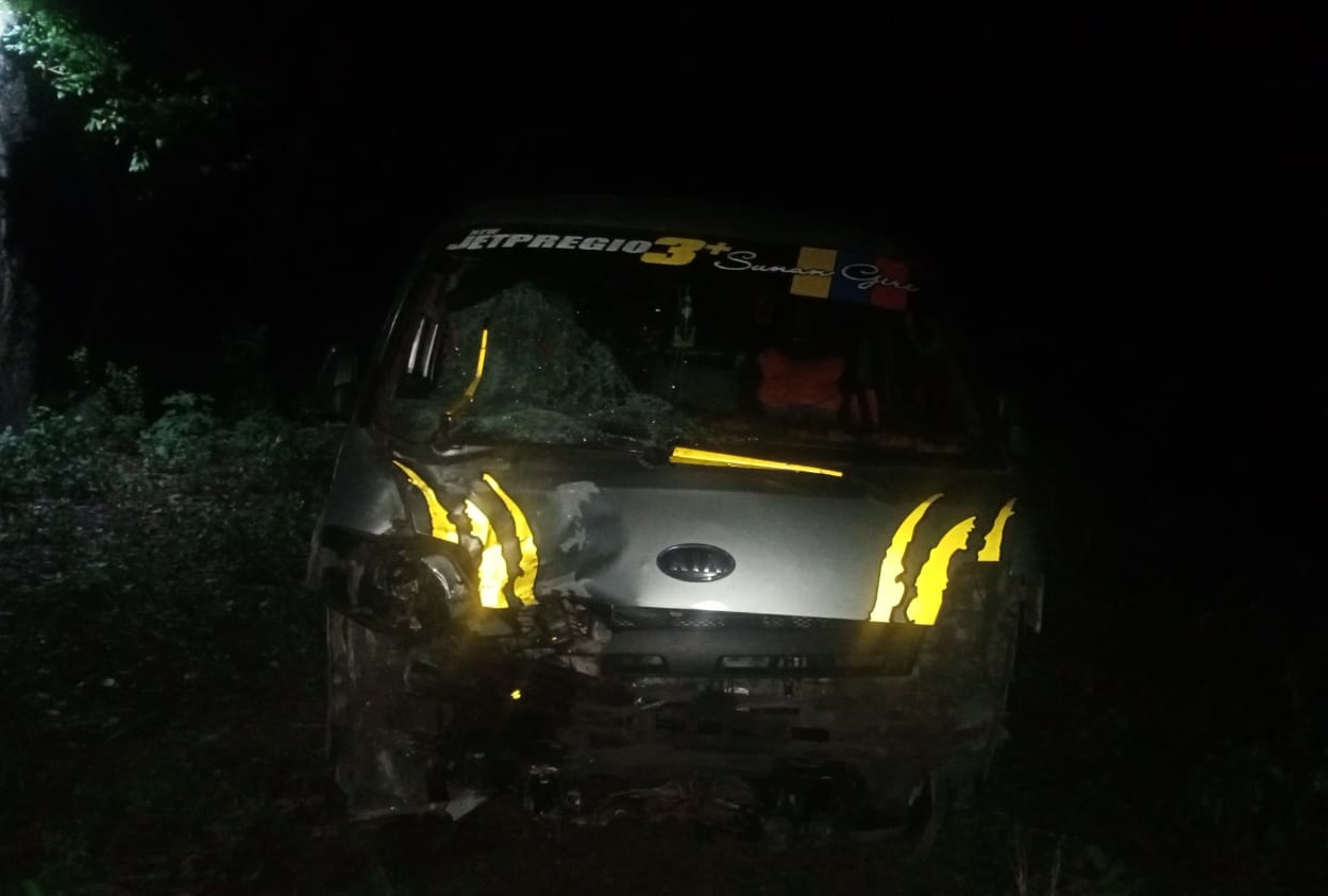 Tabrakan Adu Muka Minibus vs Motor di Situbondo, Dua Orang Tewas