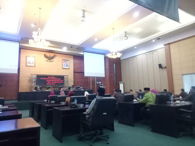 Sidang Paripurna DPRD Jombang, Jawaban Dewan Atas Dua Raperda Penyertaan Modal 
