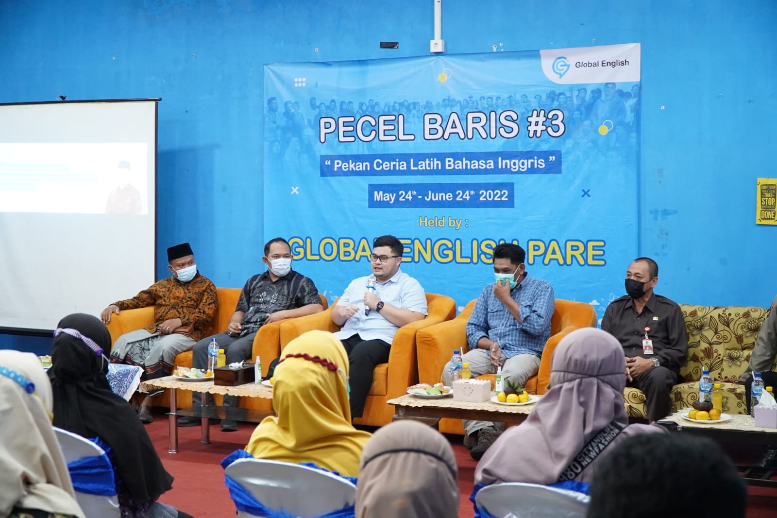 Puluhan PKL di Kampung Inggris Pare Kediri Digembleng Bahasa Inggris, Ini Tujuannya