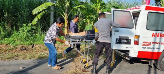 Mendahului Pikap, Pemotor di Kediri TewasTerjatuh