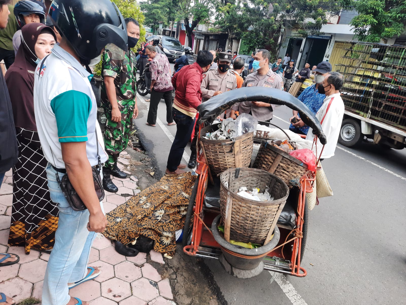 Petugas Kebersihan Kediri Meninggal Saat Angkut Sampah