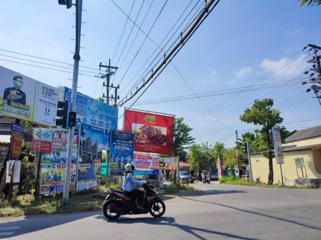 Reklame Bodong Hiasi Kabupaten Tulungagung