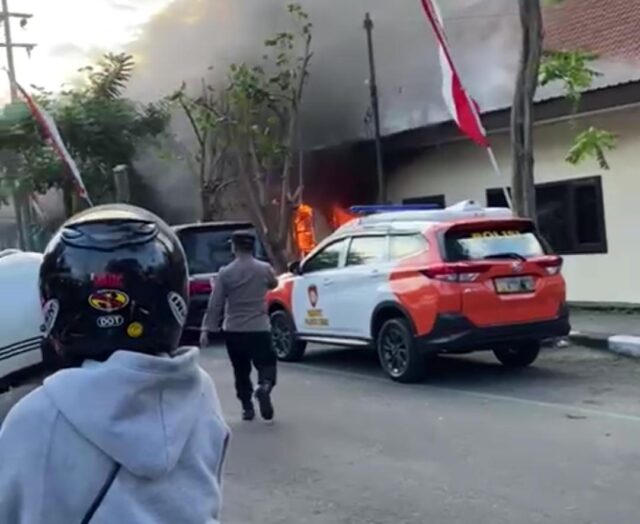 Diduga Korsleting Listrik, Gudang Perlengkapan Polres Kediri Kota Terbakar