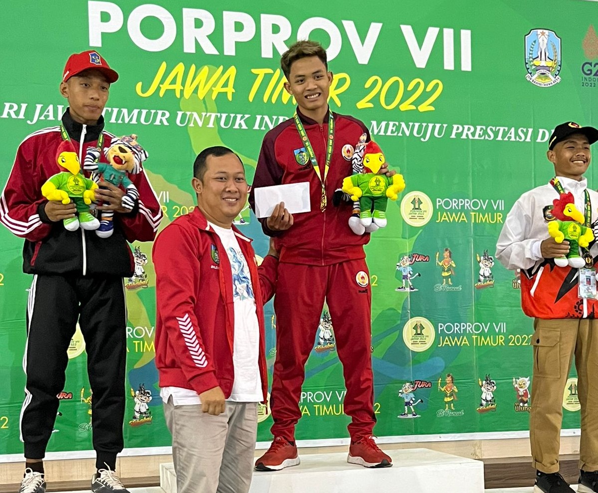 Atlet wushu dari Kabupaten Kediri yang meraih medali emas