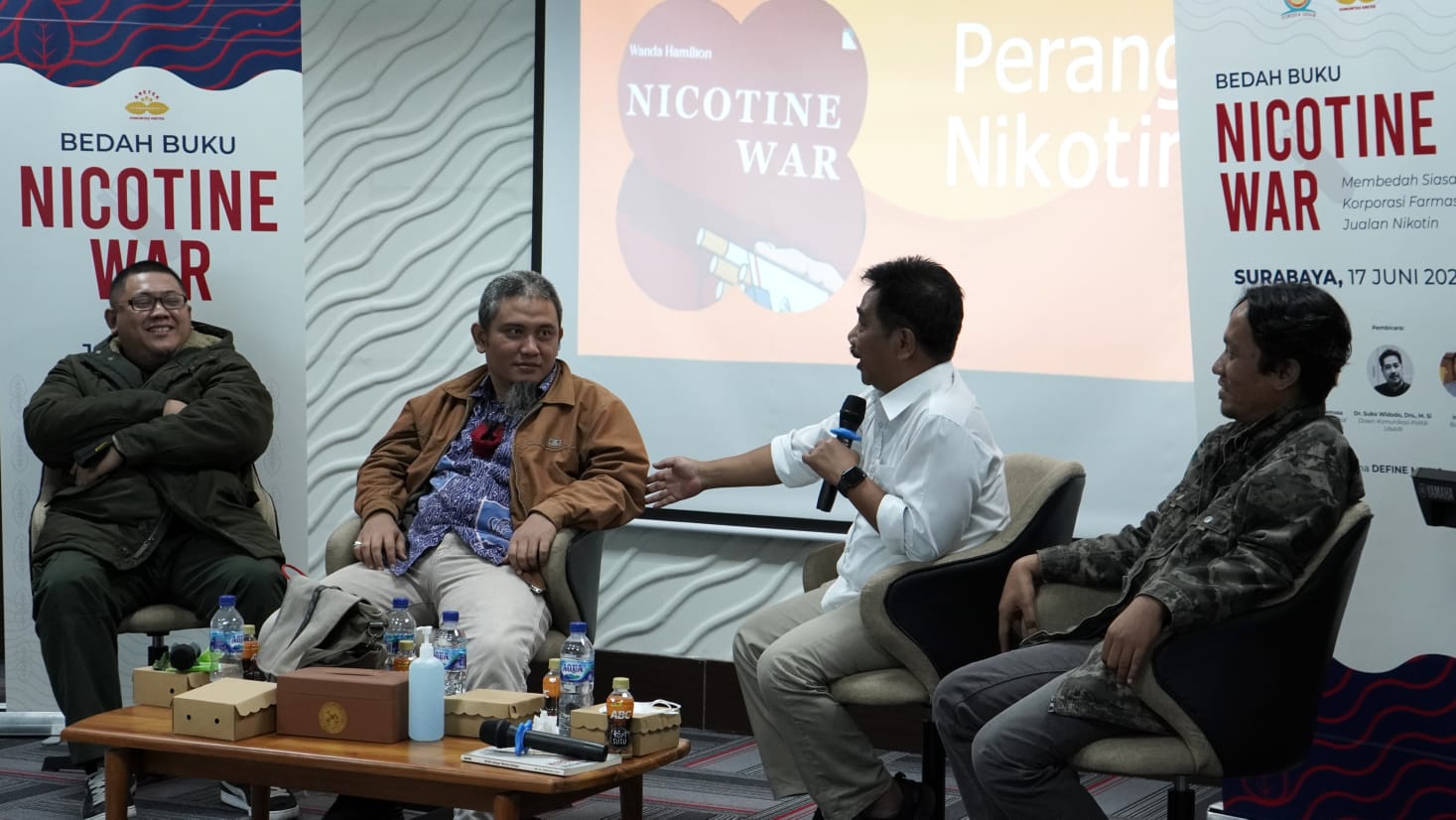 Nicotine War Goes to Unair; Membedah Siasat Korporasi Farmasi Jualan Nikotin