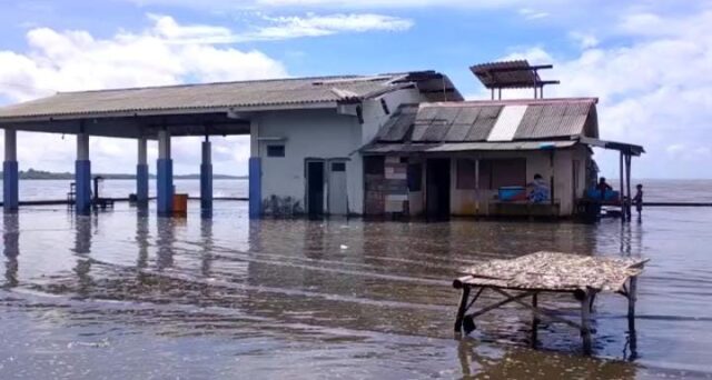 Korban Badai Rob di Situbondo Meluas, 3 Rumah dan 4 Perahu Rusak 