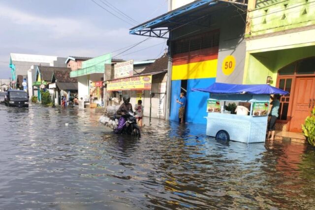 Beberapa Bagian Wilayah Kota Surabaya Tergenang Banjir