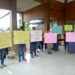 Puluhan Penerima Bantuan Tunai di Jombang, Geruduk Kantor Desa Gumulan