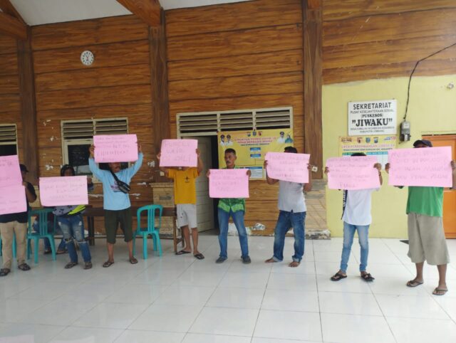 Belasan Warga di Jombang Demo Tuntut  Copot Dua Oknum Perangkat Desa