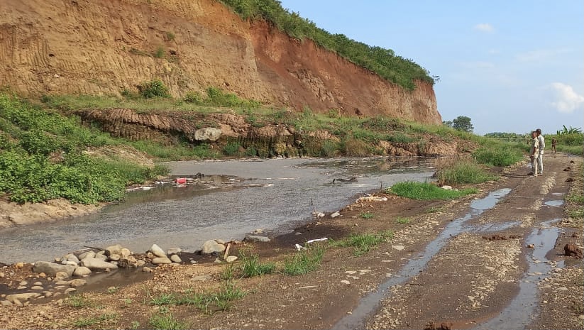 Komisi III Dewan Perwakilan Rakyat Daerah (DPRD) Kabupaten Mojokerto melakukan inspeksi mendadak (sidak) di kubangan bekas galian C yang dijadikan tempat pembuangan limbah, Senin (6/6/2022).