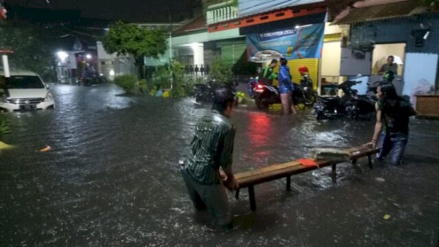 Atasi Genangan Air di Surabaya, Pemkot Tuntaskan Enam Pekerjaan Sistem Drainase