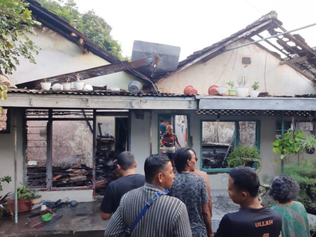 Dua Rumah Warga Situbondo Hangus Terbakar, Diduga Korsleting Listrik