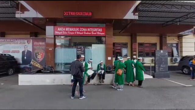 Belasan Anggota Khilafah Muslimin Surabaya Raya Penuhi Panggilan Polda Jatim