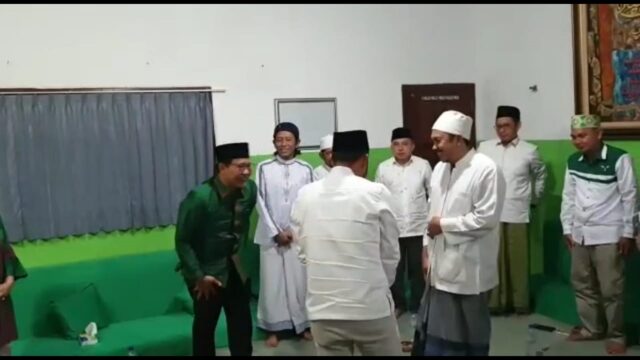 Mendes PDTT Halim Iskandar Sowan KHR Kholil As’ad Situbondo, Bantah Terkait Pilpres