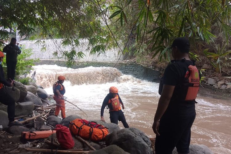 Seorang Kakek di Banyuwangi Hilang Terseret Arus Sungai, Pamit Buang Air Besar