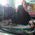 Rajin Sisihkan Uang Hasil Usaha Permak Baju, Penjahit di Jombang Naik Haji