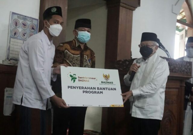 Kunker ke Jombang, Wapres  KH Ma’ruf Amin Serahkan Bantuan Modal Santripreneur