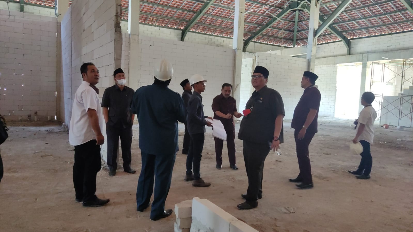 Komisi II sidak di proyek pembangunan gedung DPRD Kota Mojokerto yang berada di Jalan Surodinawan, Kacamatan Prajurit Kulon, Rabu (27/7/2022).
