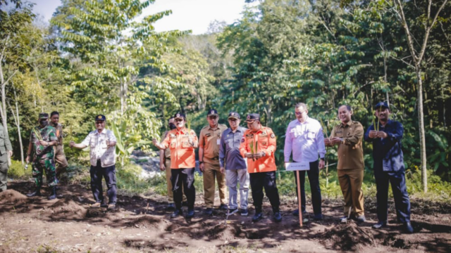 Antisipasi Dampak Bencana, Pemkab Jember Pasang 10 EWS dan Tanam Ribuan Rumput Vetiver