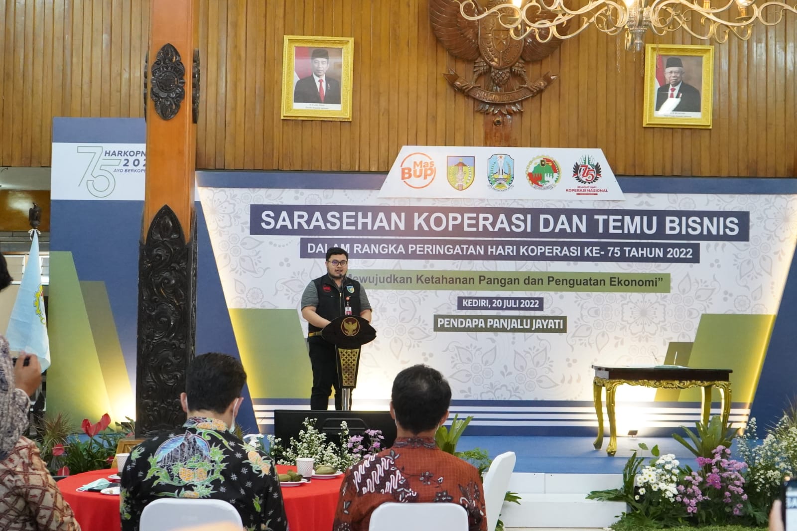 Bupati Kediri Mas Dhito saat memberikan sambutan pada sarasehan koperasi dan temu bisnis dalam rangka peringatan hari koperasi ke 75 tahun 2022 di Pendopo Panjalu Jayati, Kamis (21/7/2022).