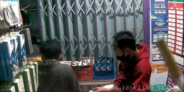 Pembobol Konter Handphone di Kediri, Terekan Kamera CCTV