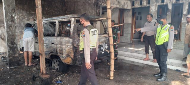 Api Menyambar Pom Mini di Ngoro Mojokerto, Satu Unit Mobil Terbakar
