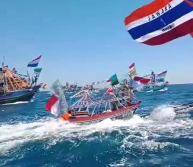 Lestarikan Budaya, Nelayan Situbondo Gelar Petik Laut Larung Kepala Sapi