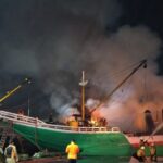 Dua Kapal Kargo di Pelabuhan Rakyat Kalimas Surabaya, Terbakar