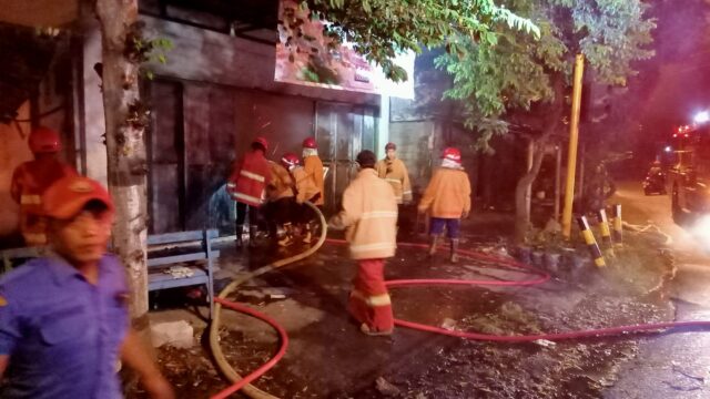 Toko Alat Rumah Tangga di Kediri Terbakar, Kerugian Sekitar Rp200 Juta