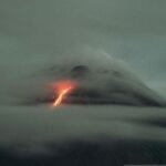 Gunung Merapi Luncurkan Lava Pijar Lima Kali