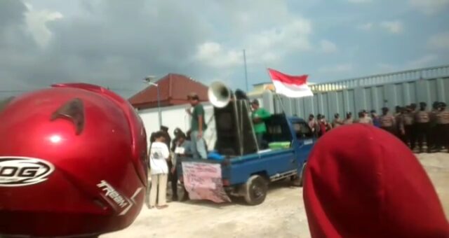 Pemuda Brondong Lamongan Demo Pabrik Kawat Bendrat, Tuntut Perhatikan Naker Setempat