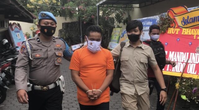 Pria Jombang Jual Cewek 22 Tahun guna Layani Threesome di Hotel Mojokerto