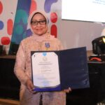 Bupati Jombang Mundjidah Wahab Menerima Penghargaan Manggala Karya Kencana 2022